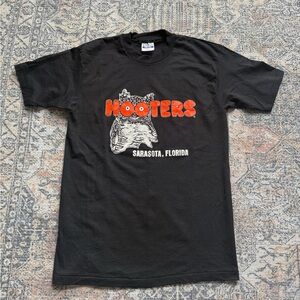 Vintage Hooters Sarasota, FL Tee